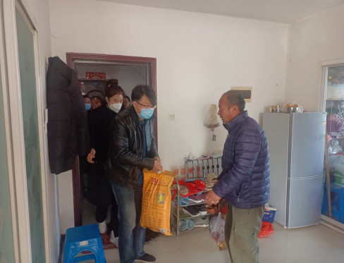 基金公司黨支部組織黨員深入社區(qū) 開展服務(wù)群眾活動(dòng)