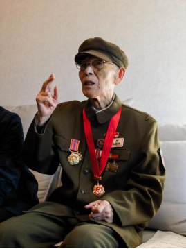 駐金控集團紀(jì)檢監(jiān)察組走訪慰問 抗美援朝老兵